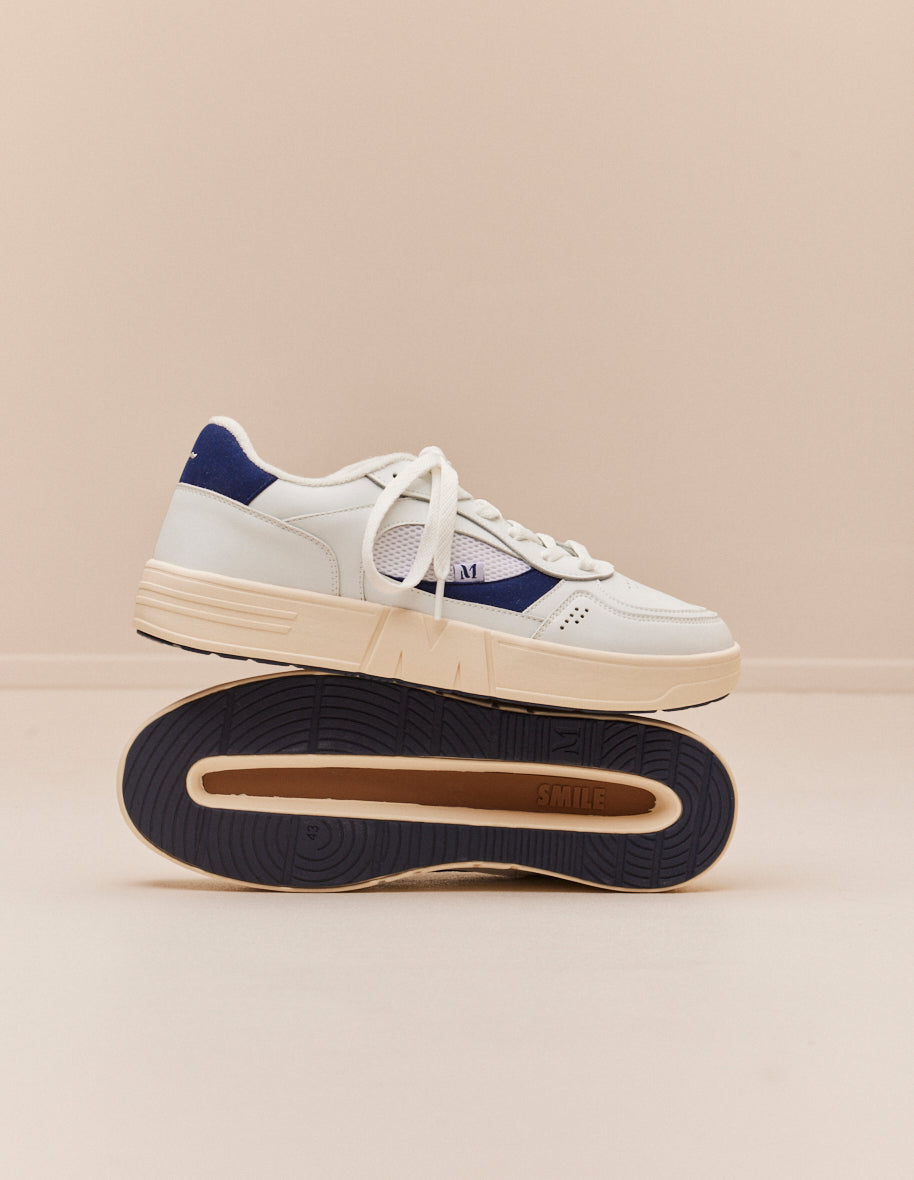 Baskets basses Aimé - Cuir recyclé et suède vegan marine blanc