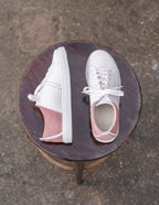 Baskets basses Renée - Cuir blanc et suède nude VP