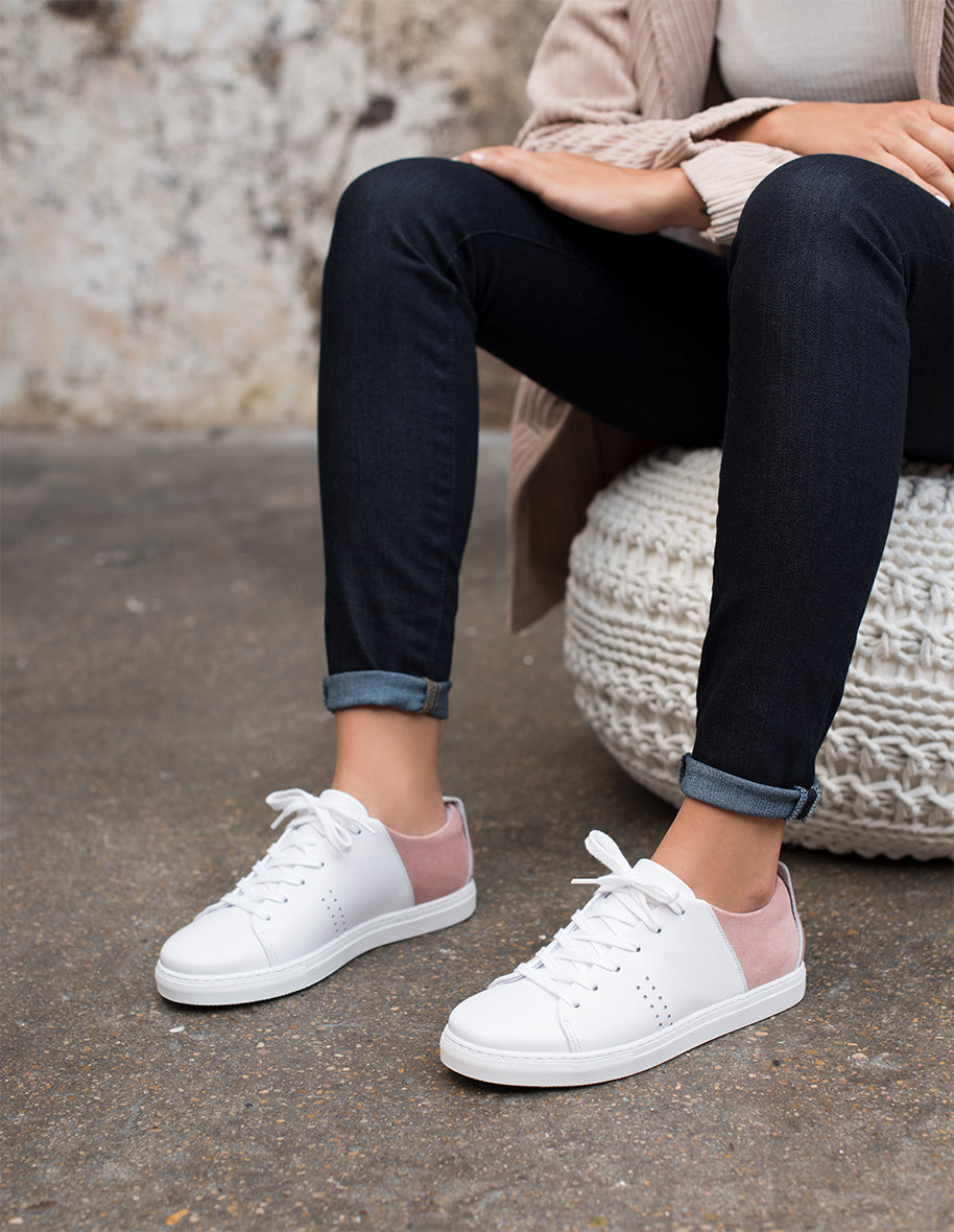 Baskets basses Renée - Cuir blanc et suède nude VP